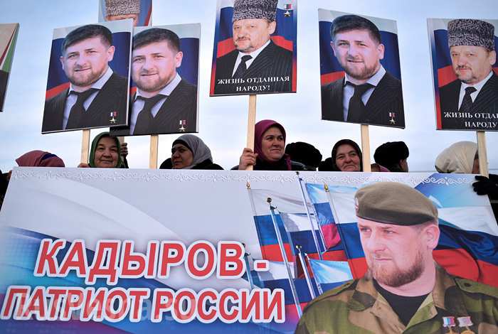 Чеченци на протест в Грозни в подкрепа на Кадиров и Путин