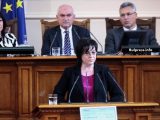 По инициатива на председателя на ПГ на „БСП за България“ Корнелия Нинова Народното събрание прие обща национална позиция за събитията в Македония.