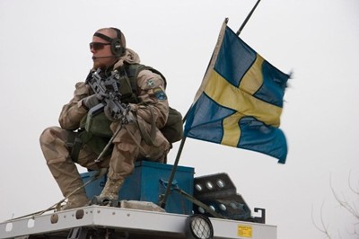 Швеция връща военната служба