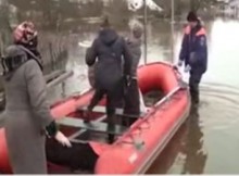 Су-34 взривяват огромни ледени късове, за да предотвратят наводнение (видео)