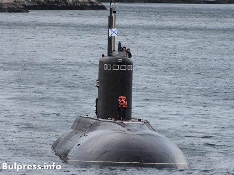 Най-новата руска подводница премина през Босфора и навлезе в Черно море
