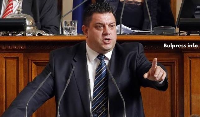 Депутатът Атанас Зафиров попиля Ненчев: Ако бях военен министър, щях да се обеся на портала на поделението в Кабиле! (ВИДЕО)