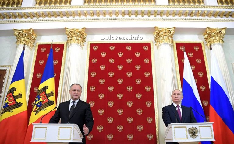 Владимир Путин похвали президента на Молдова Игор Додон за мъжеството 