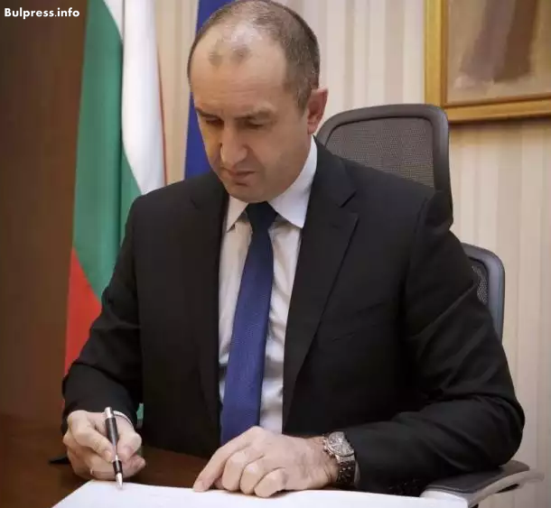 Президентът Радев подписа указите за служебните министри - почват работа на 27 януари