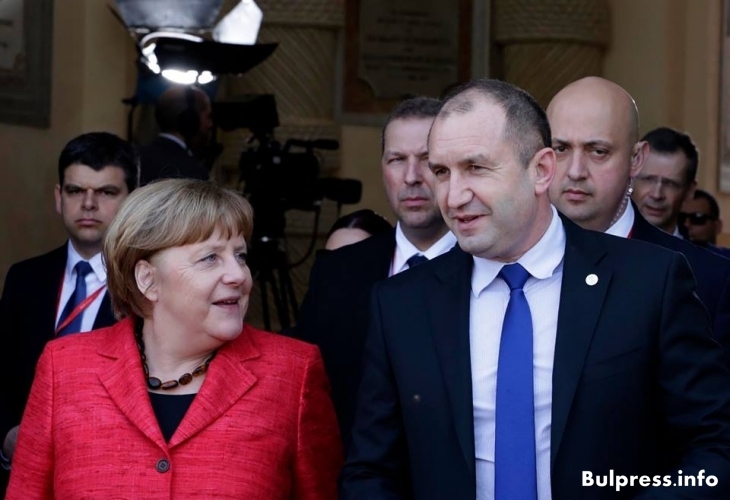 Ексклузивно! Какво си казаха Румен Радев и Меркел в Малта (ВИДЕО)
