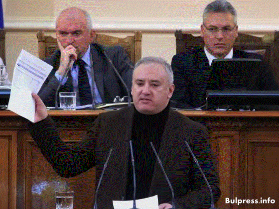 Атанас Костадинов: Ремонтът на НДК се превръща в пълен абсурд