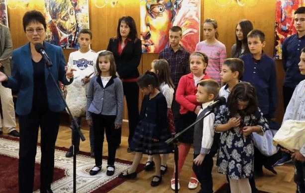 Деца от клуб „Родолюбие“ гостуват в парламента по покана на Веска Ненчева