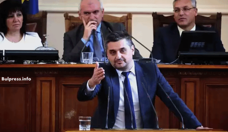 Кирил Добрев: ГЕРБ да не се занимават с партийно строителство в БСП