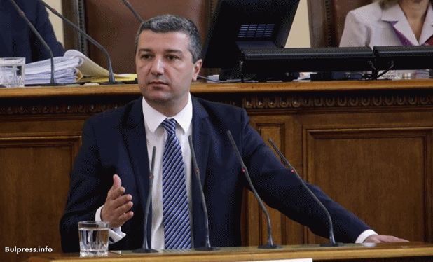 Драгомир Стойнев: Няма да се откажем от клас "Прослужено време" и минималния осигурителен доход