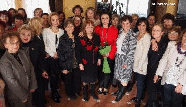 Корнелия Нинова: Каним жените от всички парламентарни групи в кампанията „Жените срещу насилието“