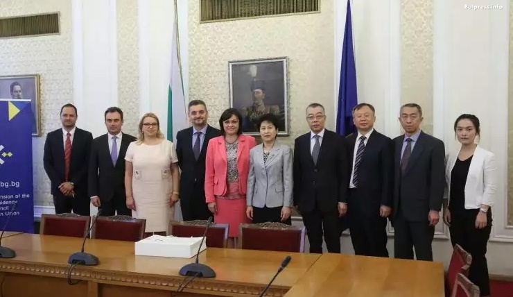 Корнелия Нинова: Важно е отношенията между България и Китай да се развиват в положителна посока