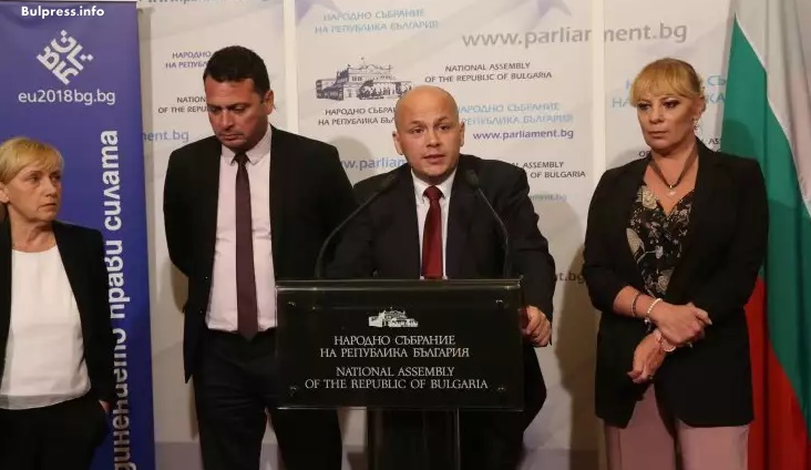 Александър Симов: Тежката медийна среда в България е пряко следствие от действията на управляващите и на водената от Борисов политика