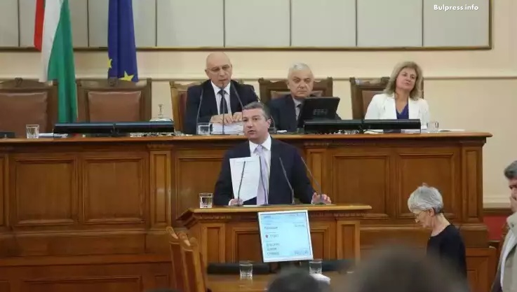 Драгомир Стойнев: Ако министър Радев не дойде в парламента, ще публикуваме стенограмите от председателския съвет