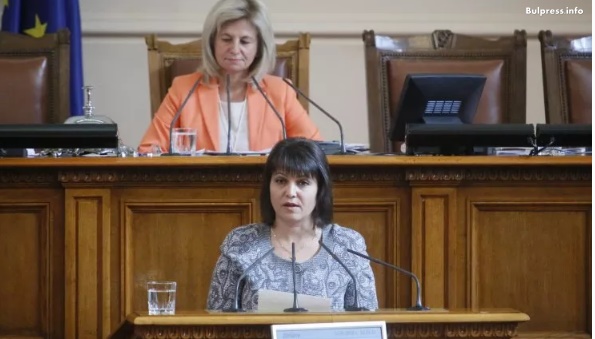 Веска Ненчева към учителите: Вие доказахте, че създавате и утвърждавате успехи, въпреки трудностите и недомислията в образователната система