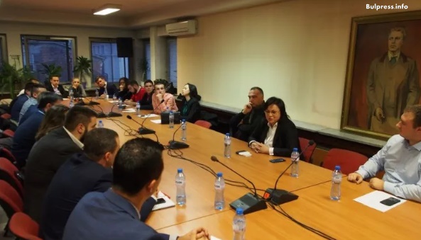 50 млади българи стават депутати за един месец в ПГ на "БСП за България "