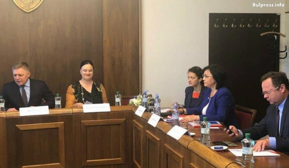 Корнелия Нинова ще участва в среща на лидерите на партии от страните от Вишеградската четворка