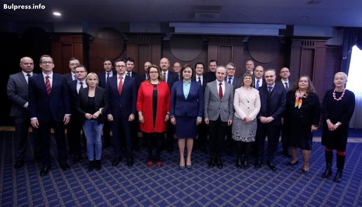 Председателят на НС на БСП Корнелия Нинова проведе работна среща с посланиците на страните – членки на ЕС, акредитирани в България