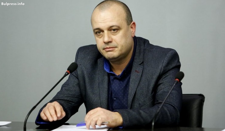 Христо Проданов пита управляващите: Заради "къртовския си труд" ли ще си увеличавате пак заплатите?